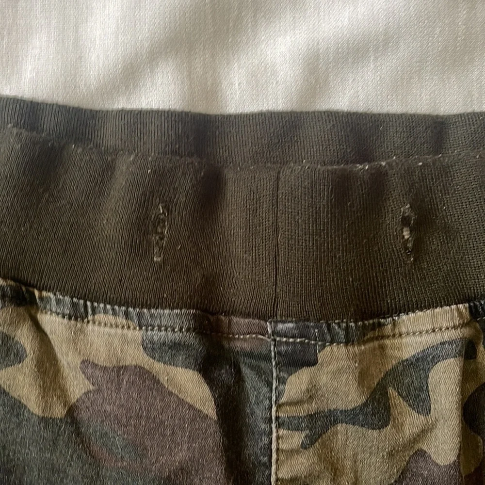 Camo Shorts - sz 11/12 - Picture 2 of 7